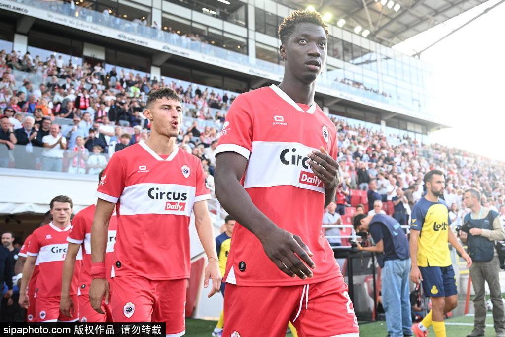 与热爱, stron, 在接受采访 与热爱, stron, 在接受采访