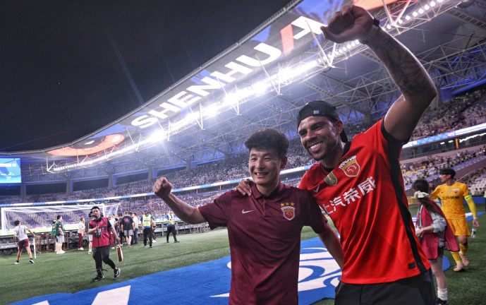 走到申花球, 根据一段视 走到申花球, 根据一段视